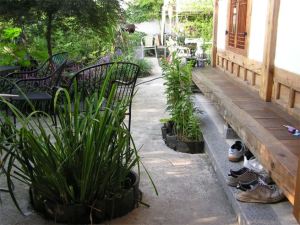 Korean guesthouse garden