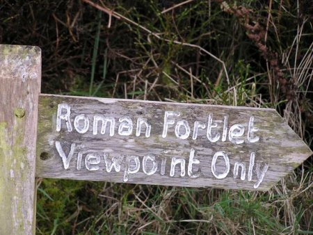 Signpost to Roman Fortlet Viewpoint Only